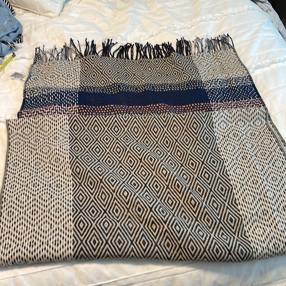 EUC Gap scarf - Picture 2 of 5